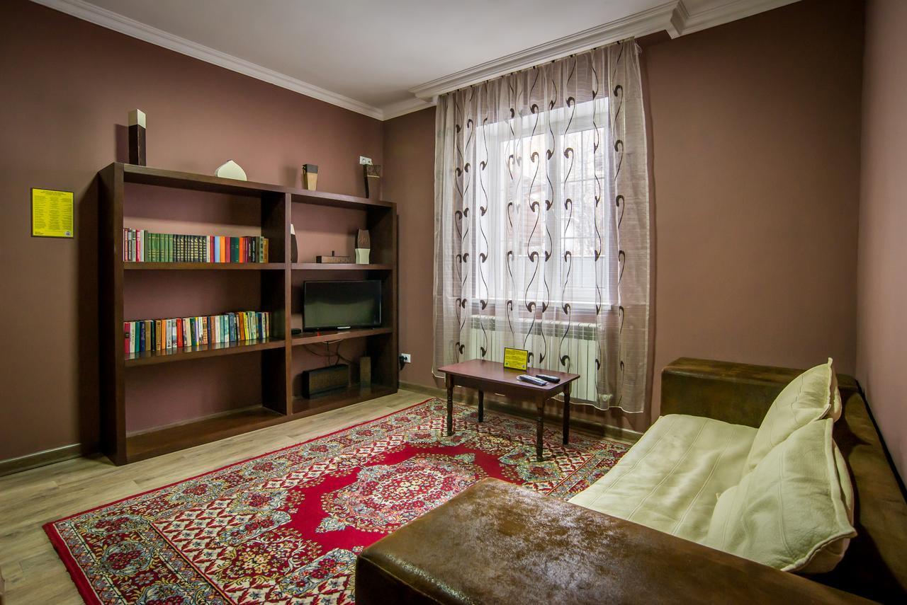 Da Hostel Almaty Exterior photo